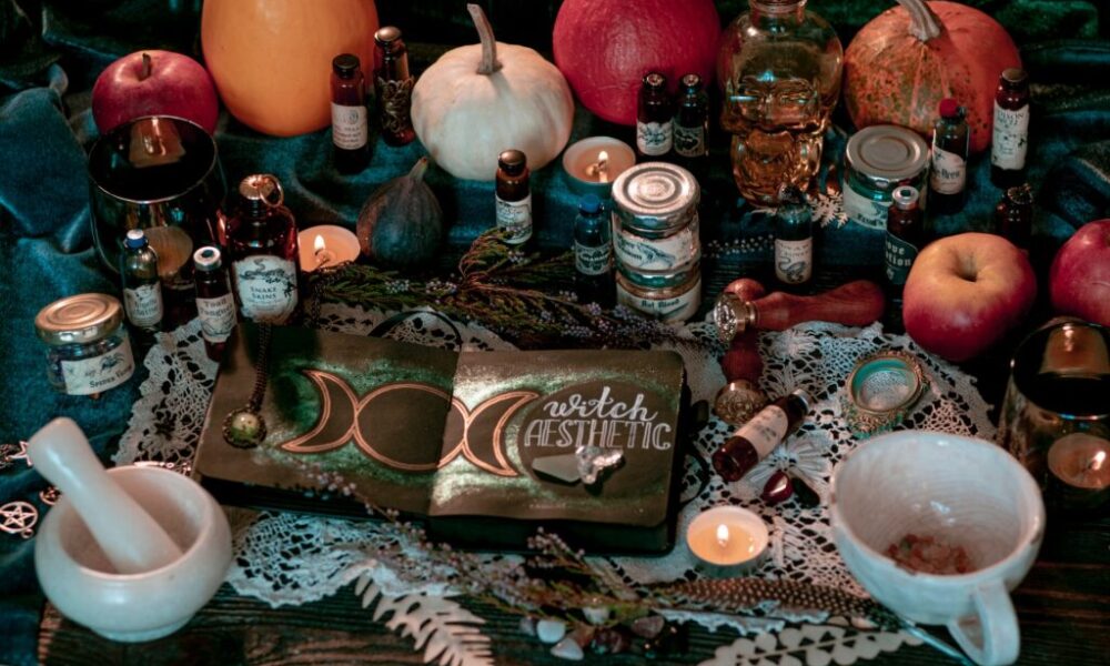 the-power-of-spell-jars-in-modern-manifestation-practices